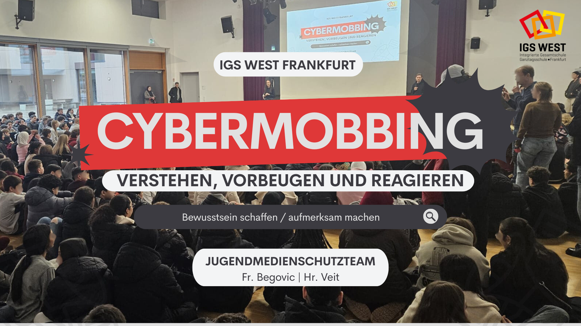 Die Schülerschaft der IGS West versammelt sich in der Aula zur Veranstaltung zum Thema "Cybermobbing" 